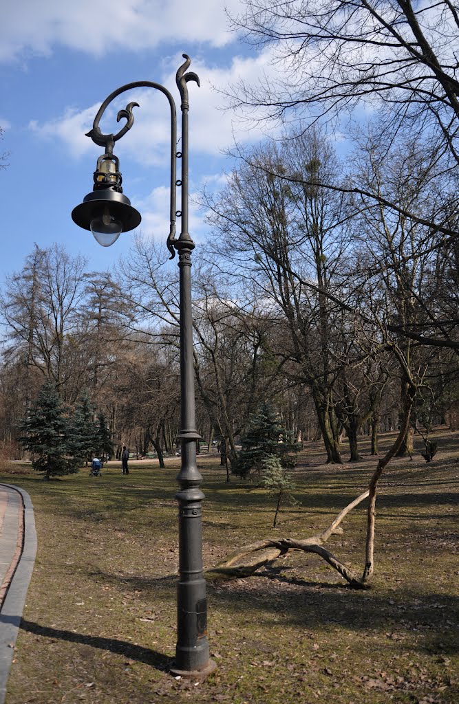 Львов. Фонарь в парке Ивана Франко / Lviv. Lantern in the Ivan Franko's park by Ann78