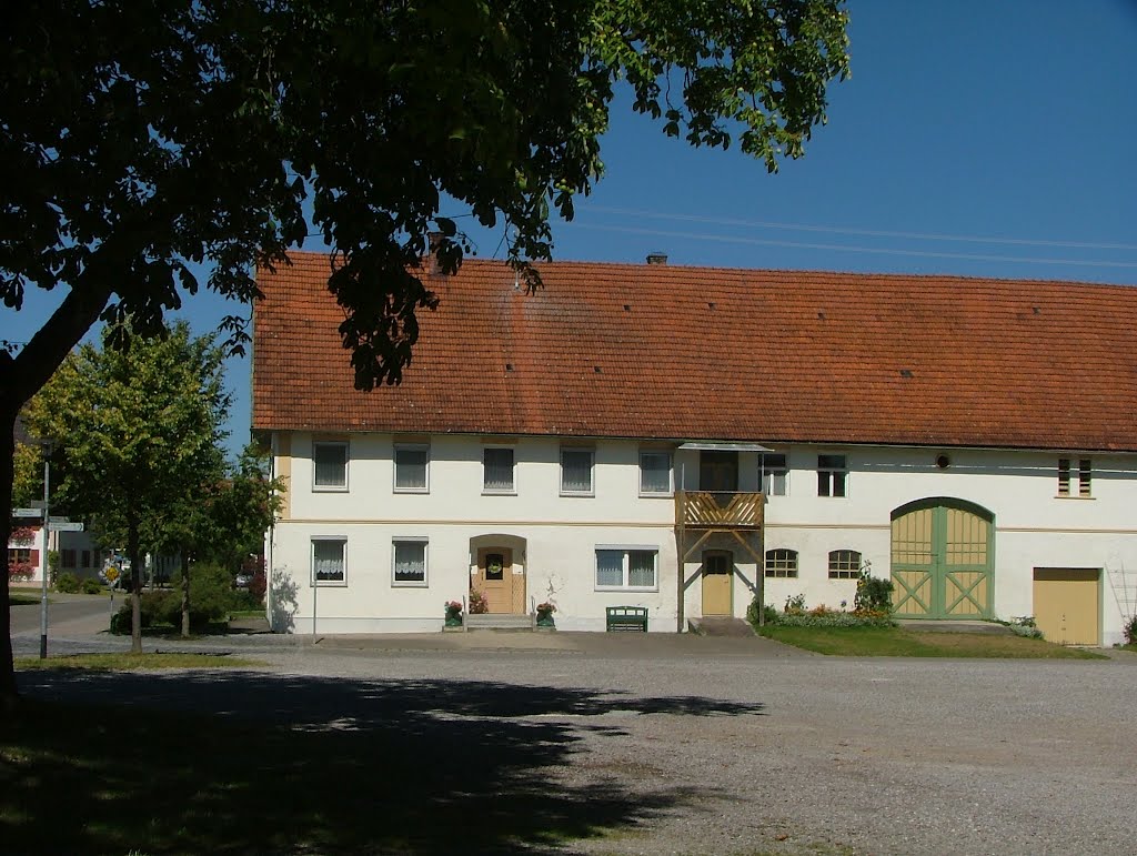 Schwäbischer Bauernhof by Richard Mayer