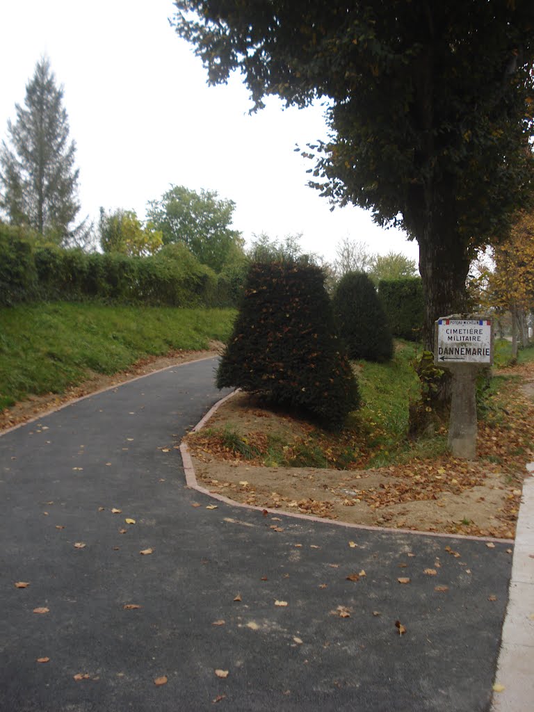 Chemin menant au Cimetière Militaire de Dannemarie by SocoA