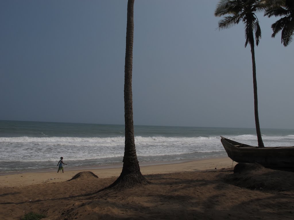 Cape Coast - plage, baignade non conseillée.... by Perinic D