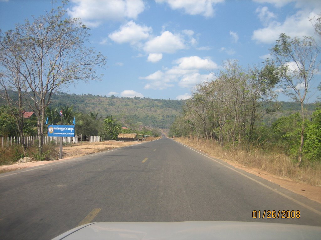 Road to border crossing Choam-Sa Ngam pass by monymaop