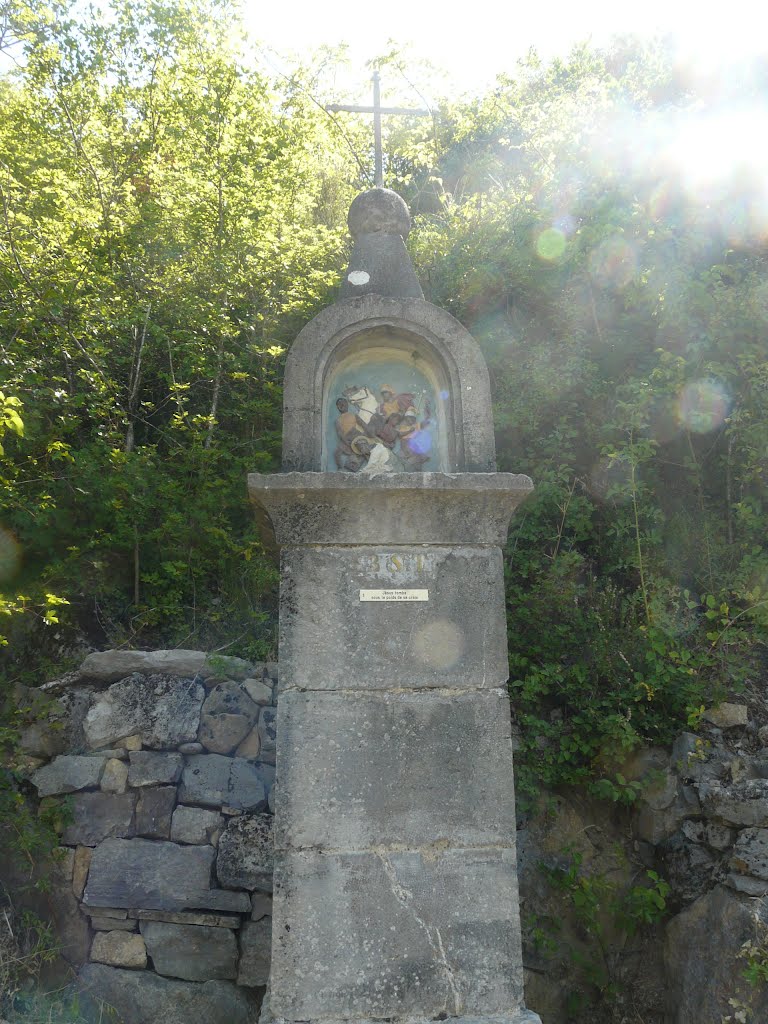 Statue de Chemin de Croix III à Chemin du Roc (--> chapelle Notre-Dame-du-Roc), Castellane, département Alpes-de-Haute-Provence, France by David Jimmink