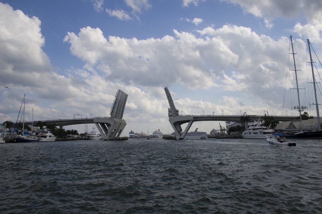 Water Taxi Tour 17th St causeway by DozerLYP