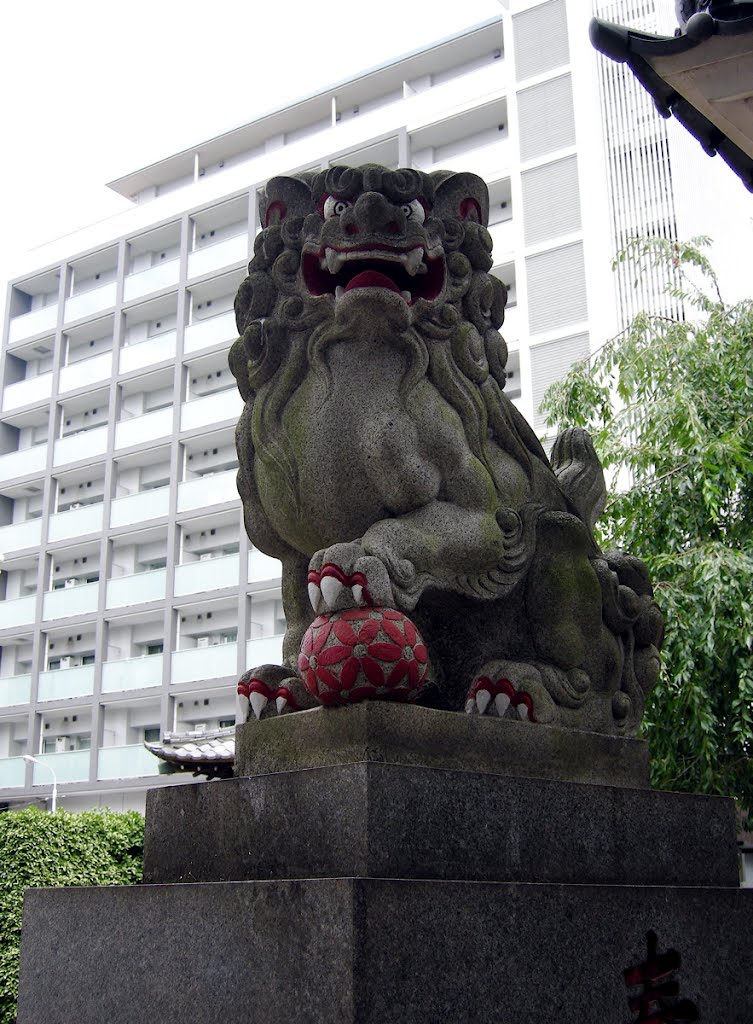 荻窪白山神社・狛犬 (Ogikubo Hakusan shrine, guardian dog) by yossy