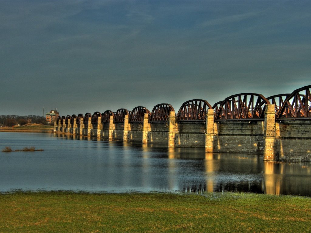 Eisenbahnbrücke by Klaus-Peter König