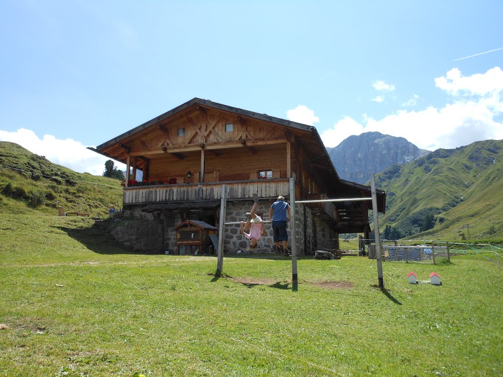 Alpe di Siusi - il rifugio Molignon by Oliviero Dallaglio