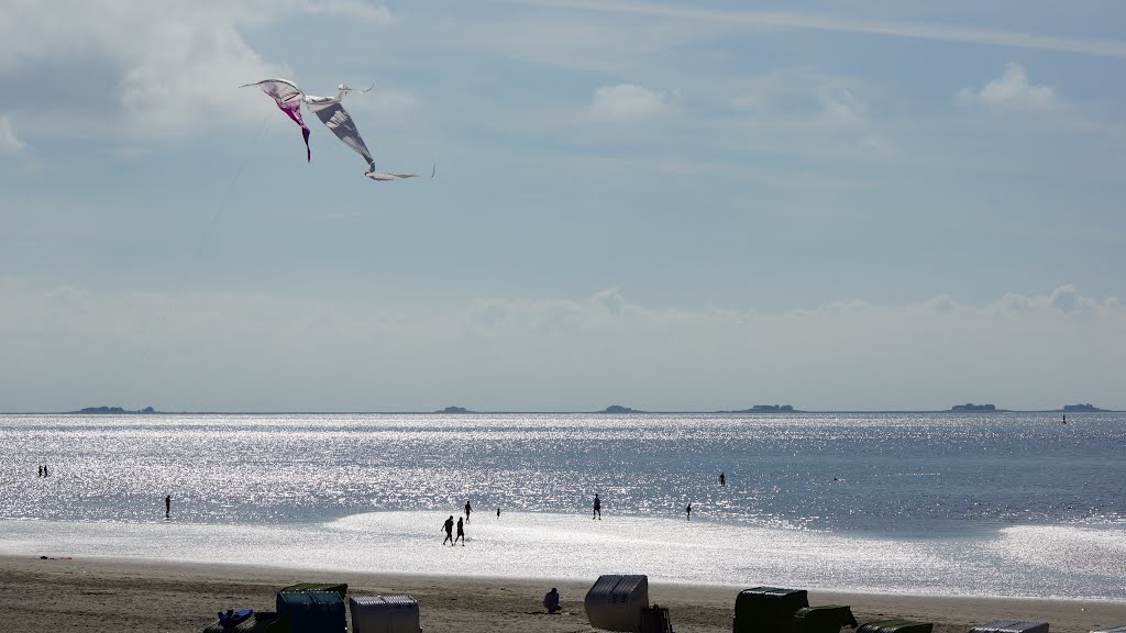 Am Südstrand von Föhr, Blick auf die Halligen by HoPy1969