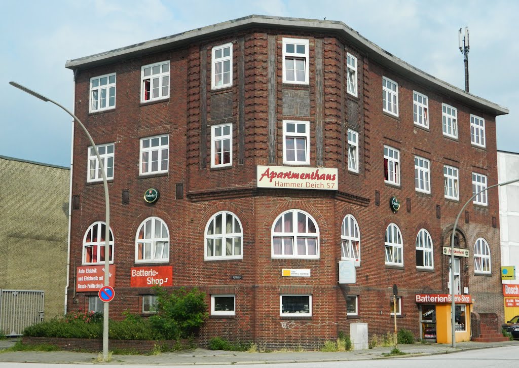 Apartmenthaus(jetzt heist es Freudenhaus) by hh oldman