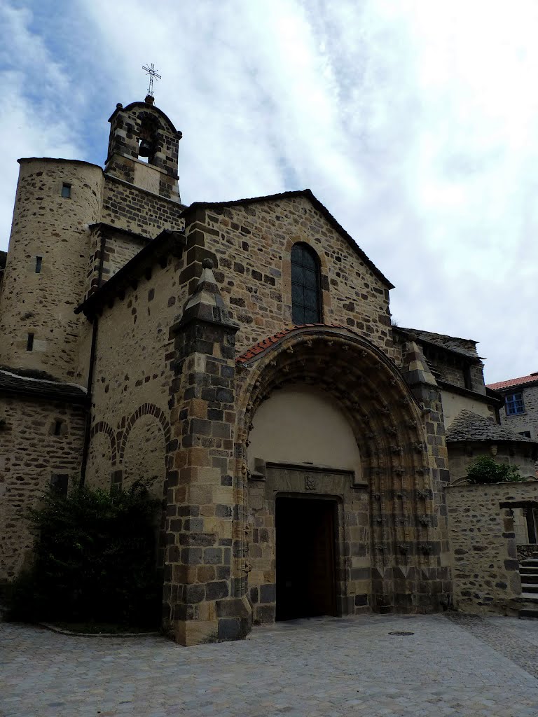 Eglise de Blesle by Flore62