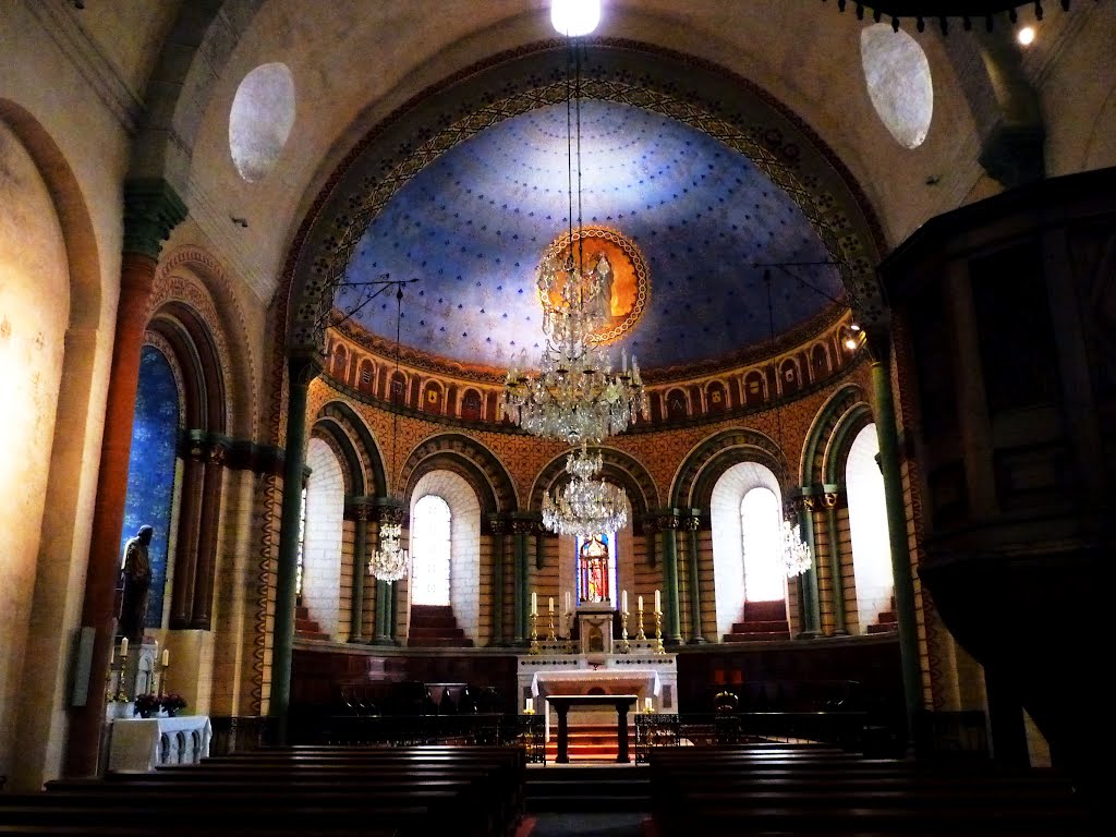 Intérieur de l'Eglise de Blesle by Flore62