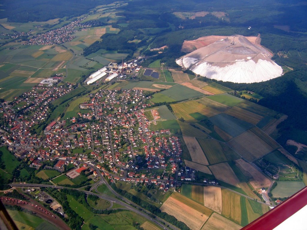 Luftaufnahme Neuhof mit Kalihalde by peterress