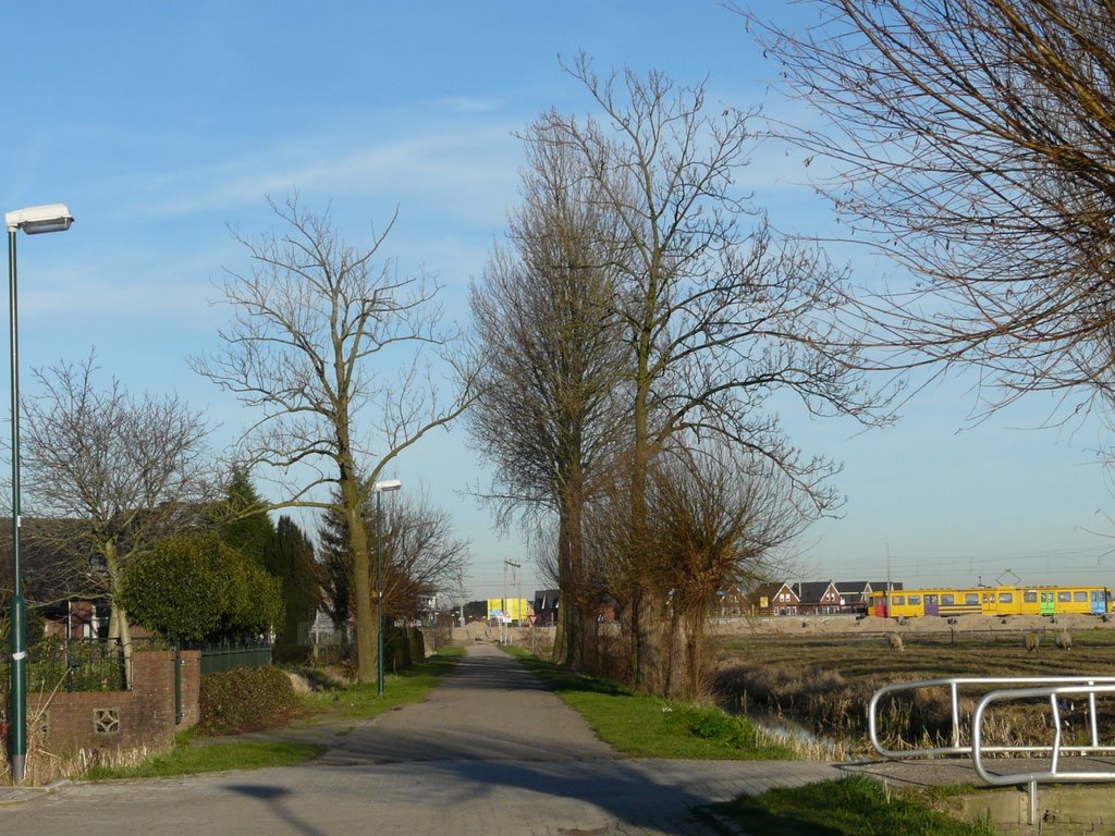 Leedijkerhout, zicht op het spoor en trammetje, Houten by David Jimmink