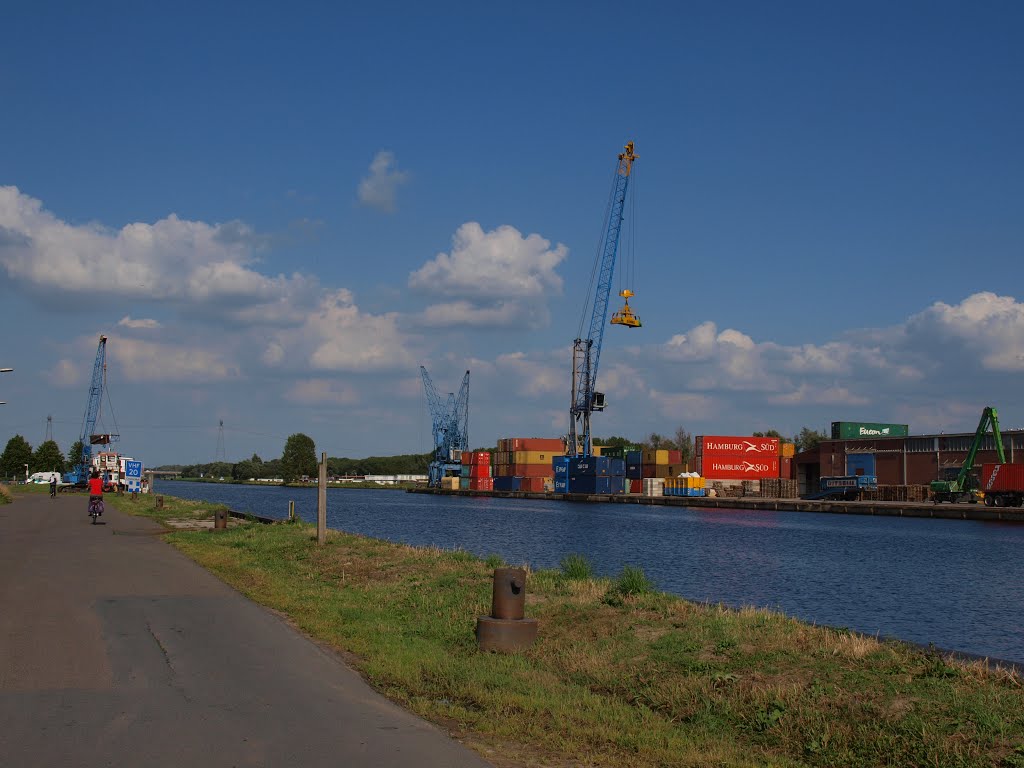 Container terminal (BB) by Bayke de Vries