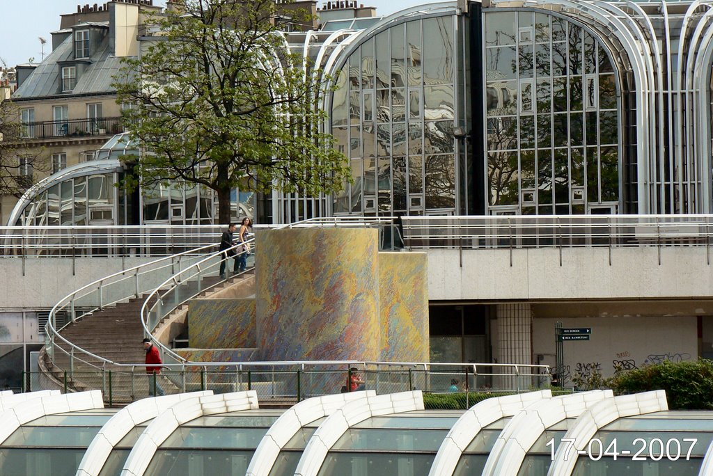 Forum des Halles (2) by Marian Kwaśny