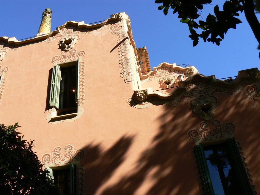 Casa de Gaudí. Barcelona by luisde