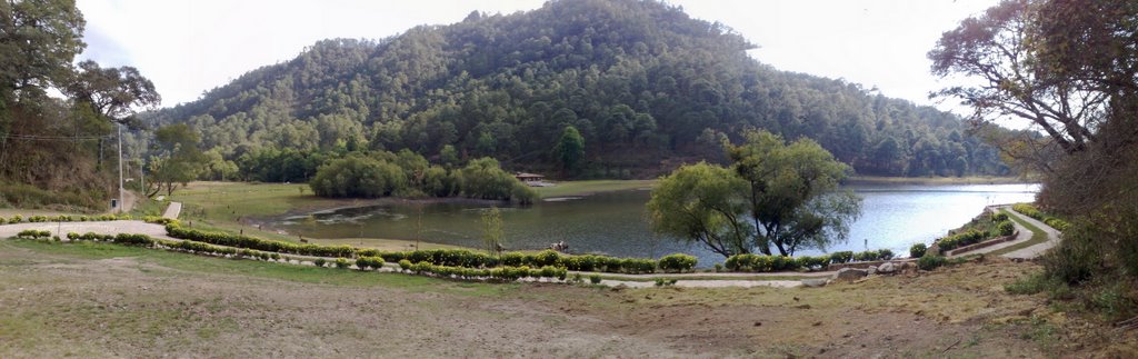 Laguna de Juanacatlan by Arturo Barron