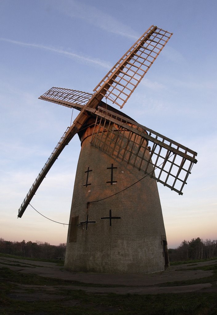 Windmill, Bidston Hill, Wirral, Feb 2008 by RMRoberts