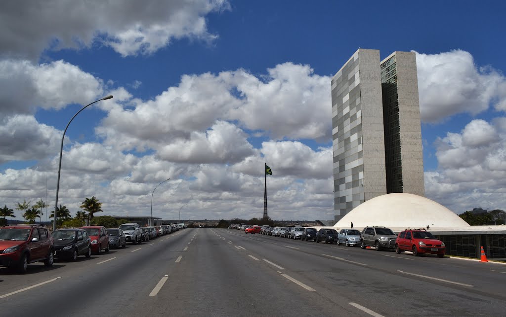 Eixo Monumental, Brasília - DF. by Arolldo Costa Oliveira