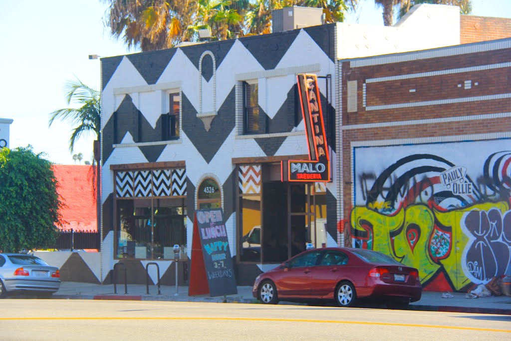 Views on Sunset Blvd. in Silver Lake, Los Angeles, California by MICHAEL  JIROCH  &  www.michaeljiroch.com