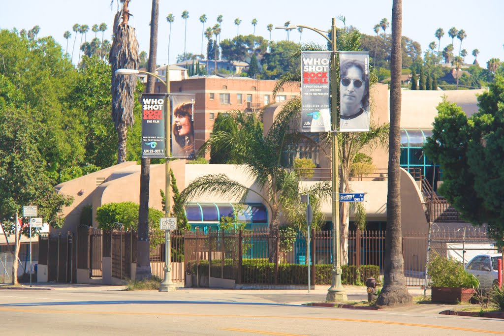 Views on Sunset Blvd. in Silver Lake, Los Angeles, California by MICHAEL  JIROCH  &  www.michaeljiroch.com