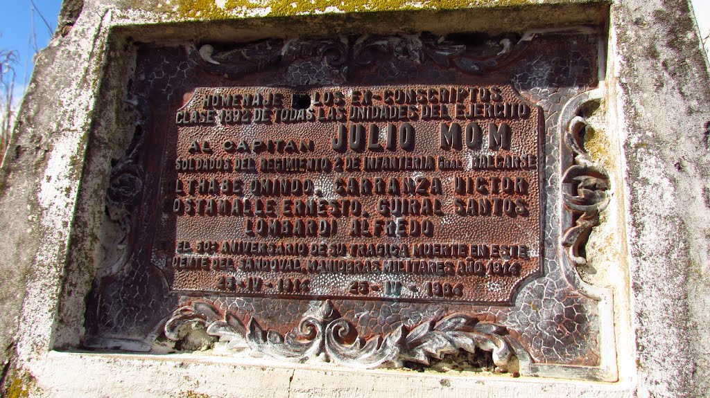 Placa que conmemora el 50 aniversario de la tragedia by ANDY ABIR