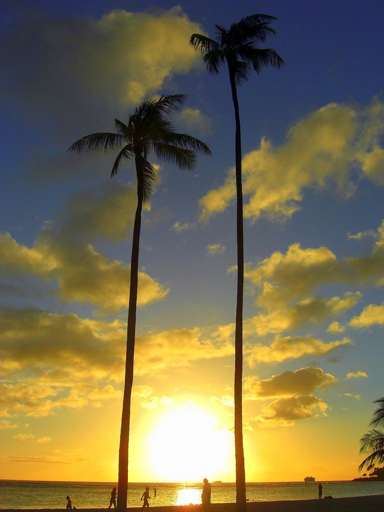 Sunset on Ala Moana Beach Park by rjkessler