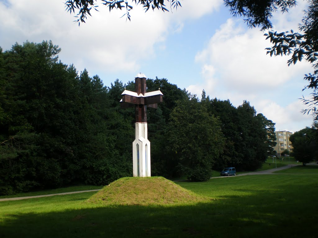 Saulės apšviestas - „Čiulbantis kryžius“. In Sunlight - "Chirping Cross" by Gintarele