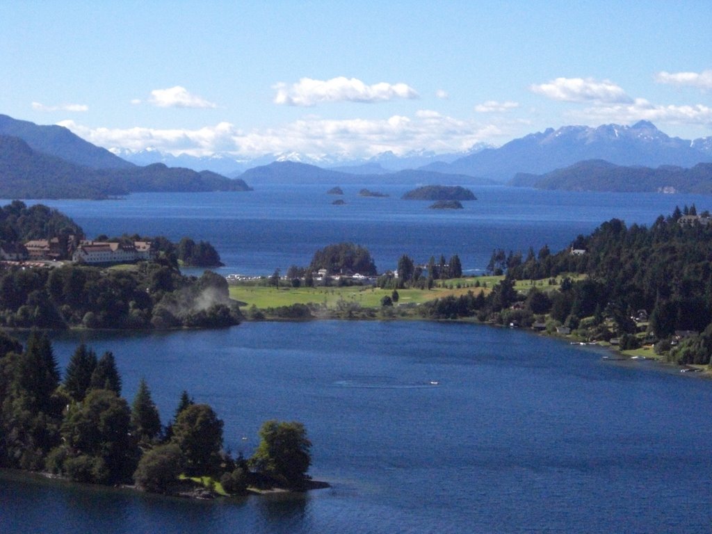 Point de vue sur le Lac Nahuel Huapi by Cookie144