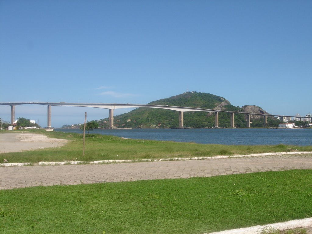 VISTA DA PONTE VITORIA A VILA VELHA by joaobelo