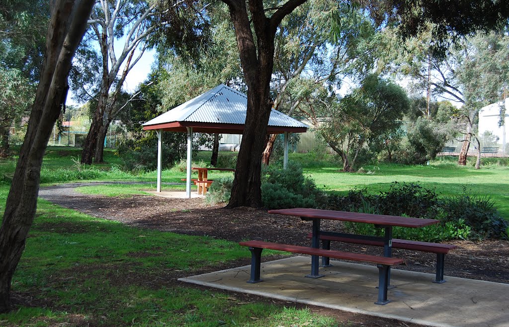 Picnic tables and shelter, looking east by Phaedrus Fleurieu