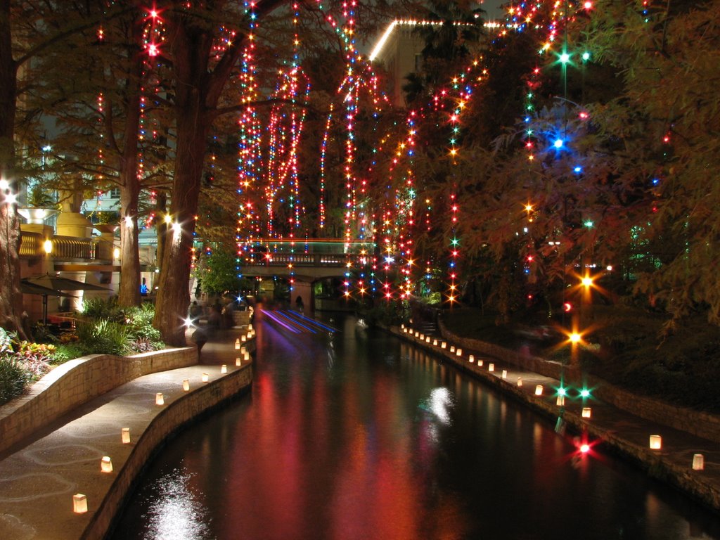 Riverwalk during Christmas by DWGPhotos