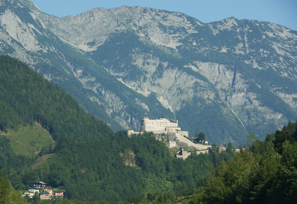 Burg Werfen. by gansterer