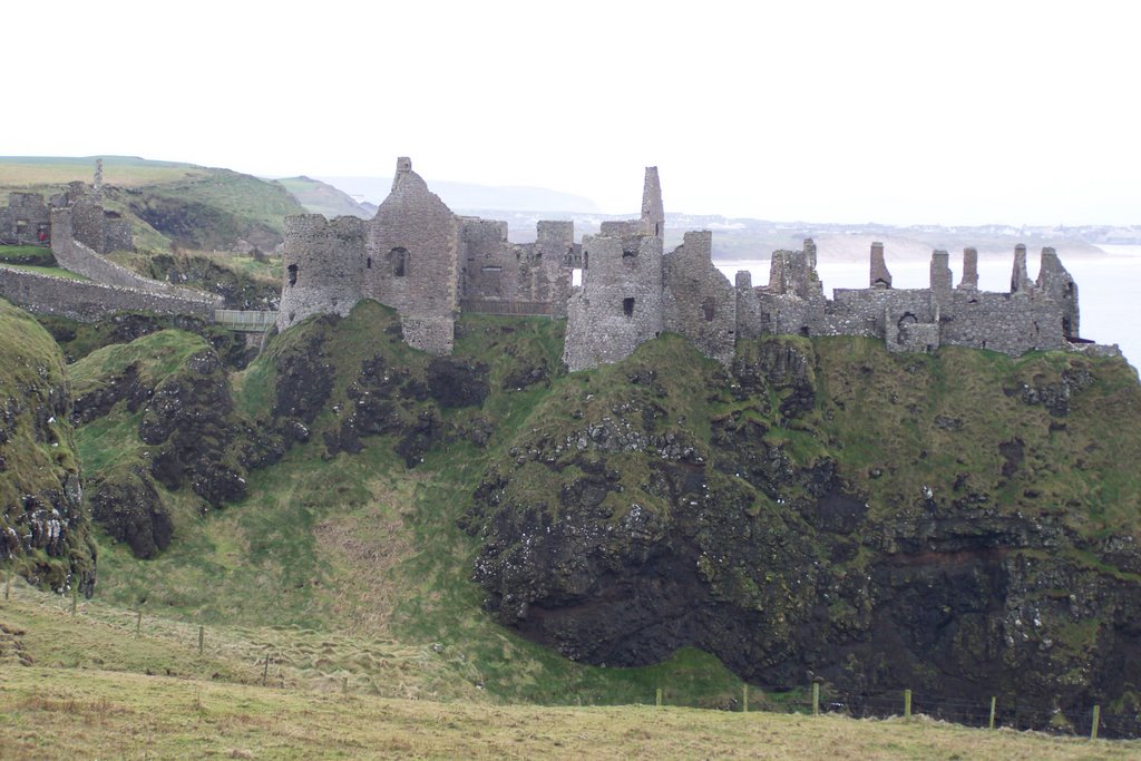 Dunluce castle by nicobelfast