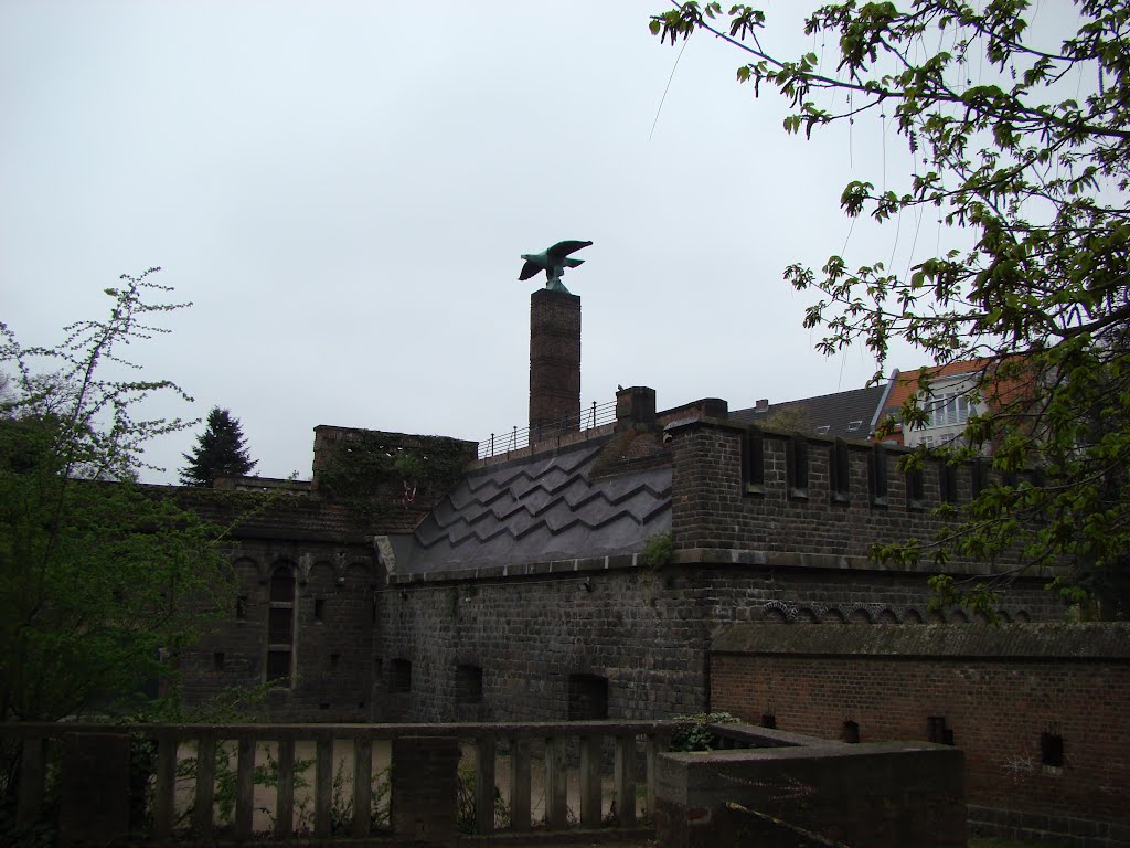 Köln (Rheinschanze ,,Fort I", Reste der einstigen preußischen Wallanlage,Fort I diente in späterer Zeit als Ehrenmal im Hindenburgpark für die gefallenen deutschen Soldaten des ersten Weltkriegs und wurde dementsprechend umgestaltet.) April 2012 by DortmundWestfalica