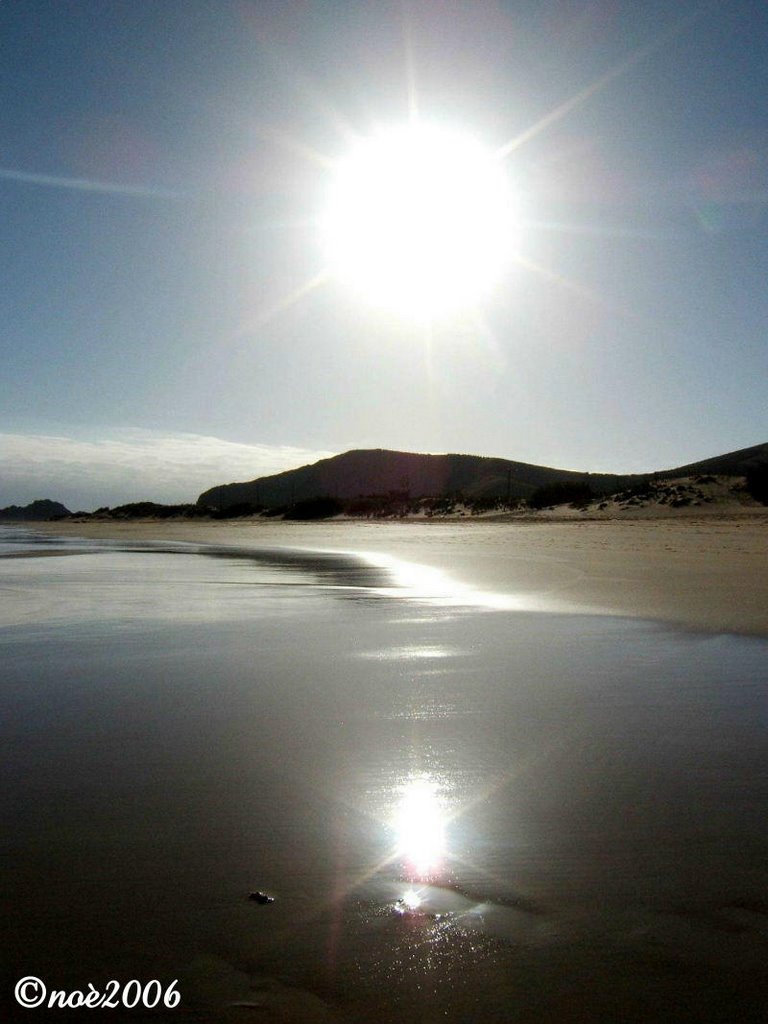 Reflection on the beach. by -noè-