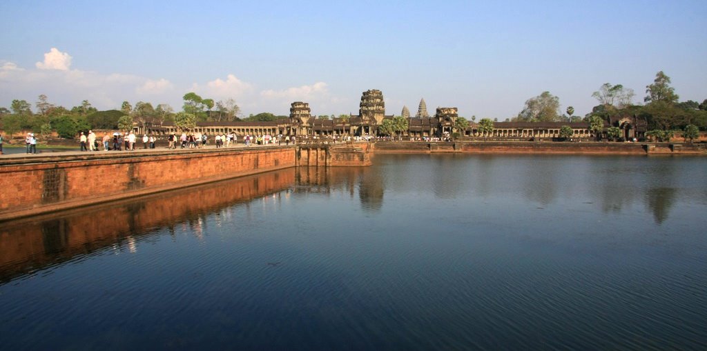 吴哥窟(Angkor Wat)-护城河 by Lixin Wang