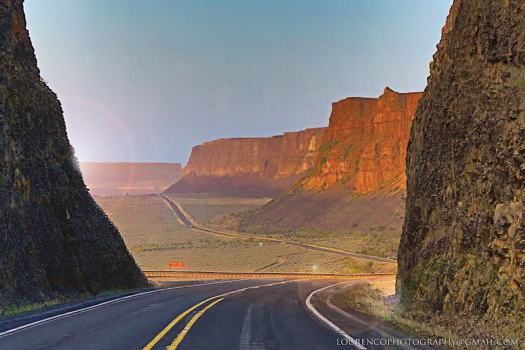 High Desert Road in Washington near Grand Coulee Dam by Joe_Lourenco