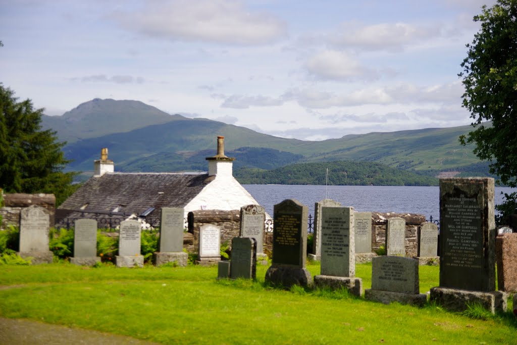 Cimetière de Luss by Van Beek