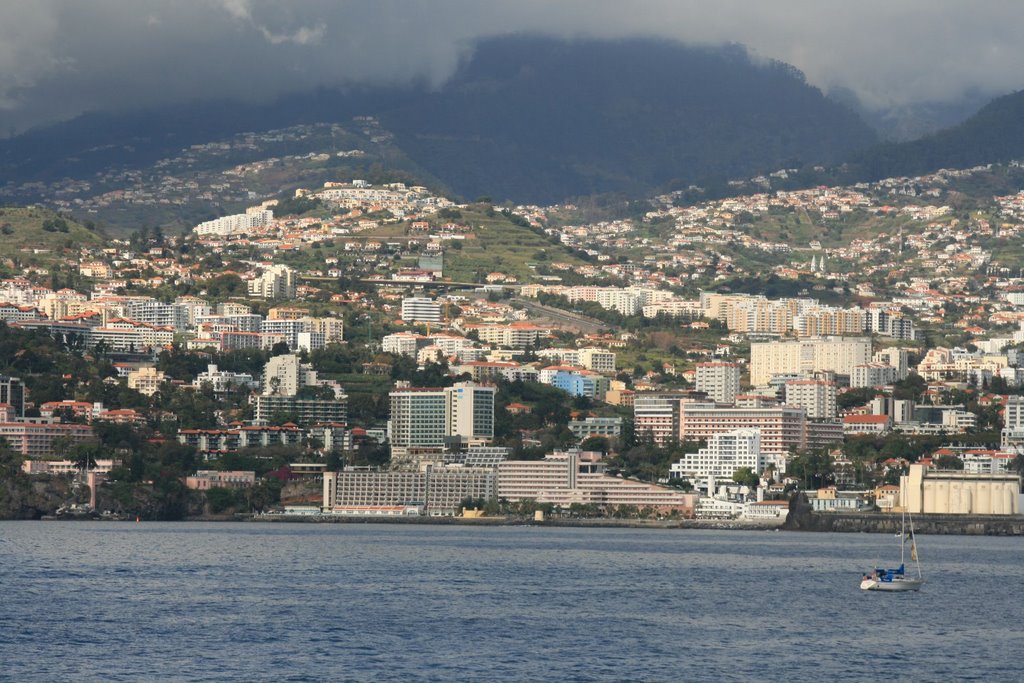 Arriving in Funchal - Madeira by Romain Schwartz