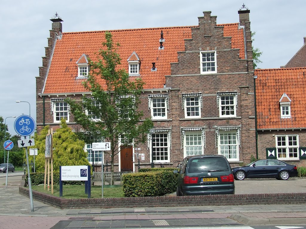 Het oude stadhuis van Maartensdijk by Moon71