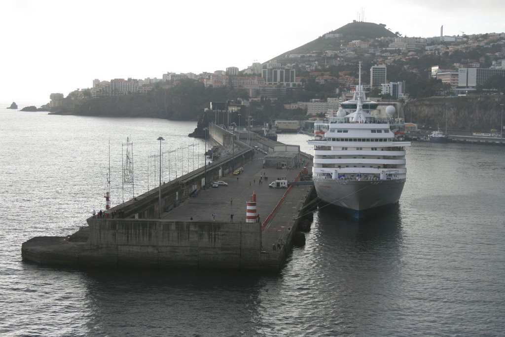 Leaving Funchal by Romain Schwartz