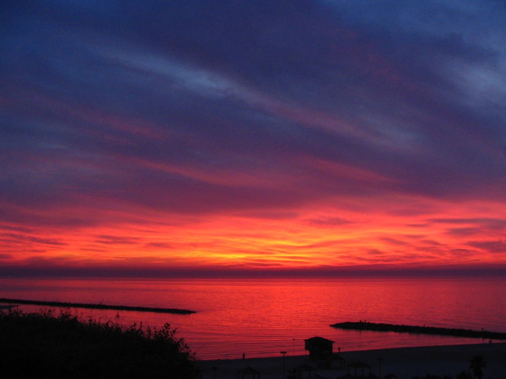 Sunset on Natania beach, Israel by Pavel Phren