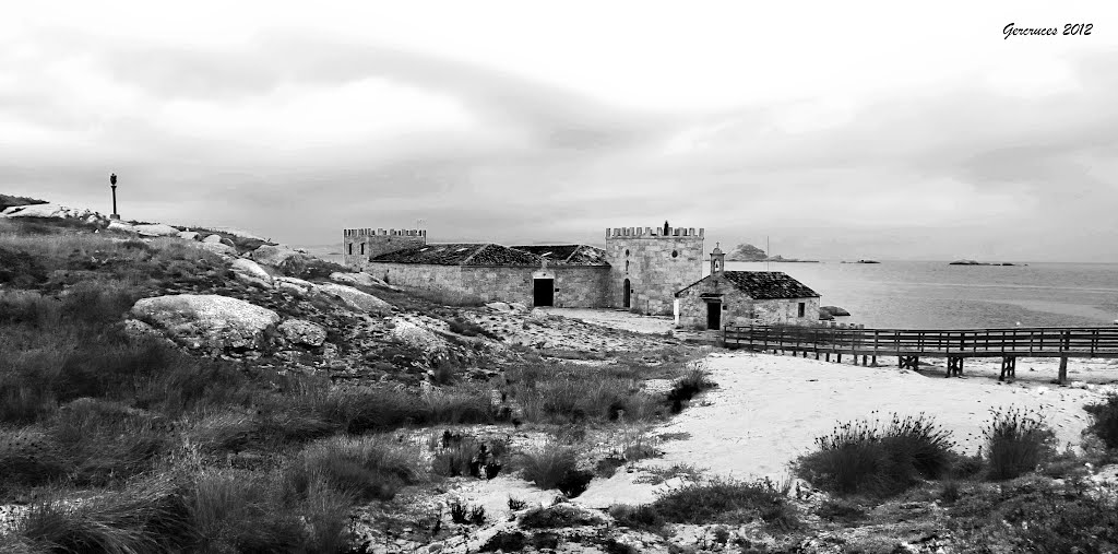 Illas Atlánticas - Isla de Sálvora, castillo y capilla. by Germán Cruces