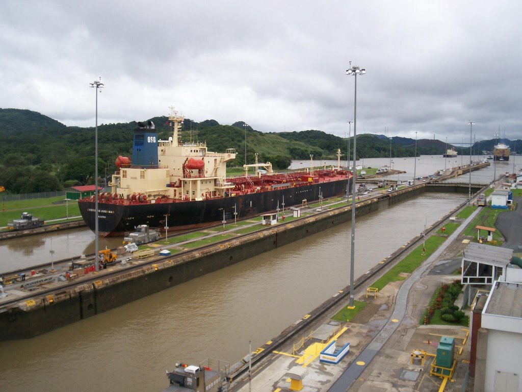 Canal de Panama by Wilfrido Maldonado