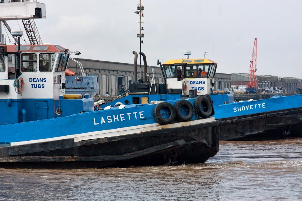 Lashette and Shovette, Albert Dock, Hull by Oddlegs