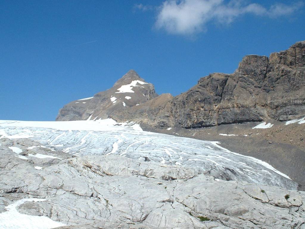 Suisse, au pied du glacier des Diablerets à 2860 mètres by Roger-11