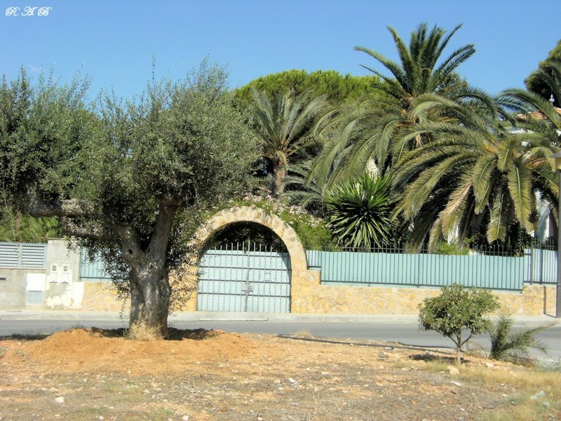 Plaça del Sol Raig by Ricard de Aróstegui