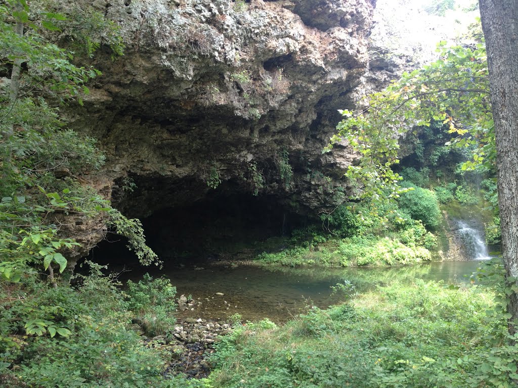 Overhang at Natural Falls by ahefner