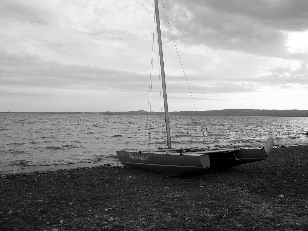 Lago di Bolsena; il catamarano by Carlo Mirante