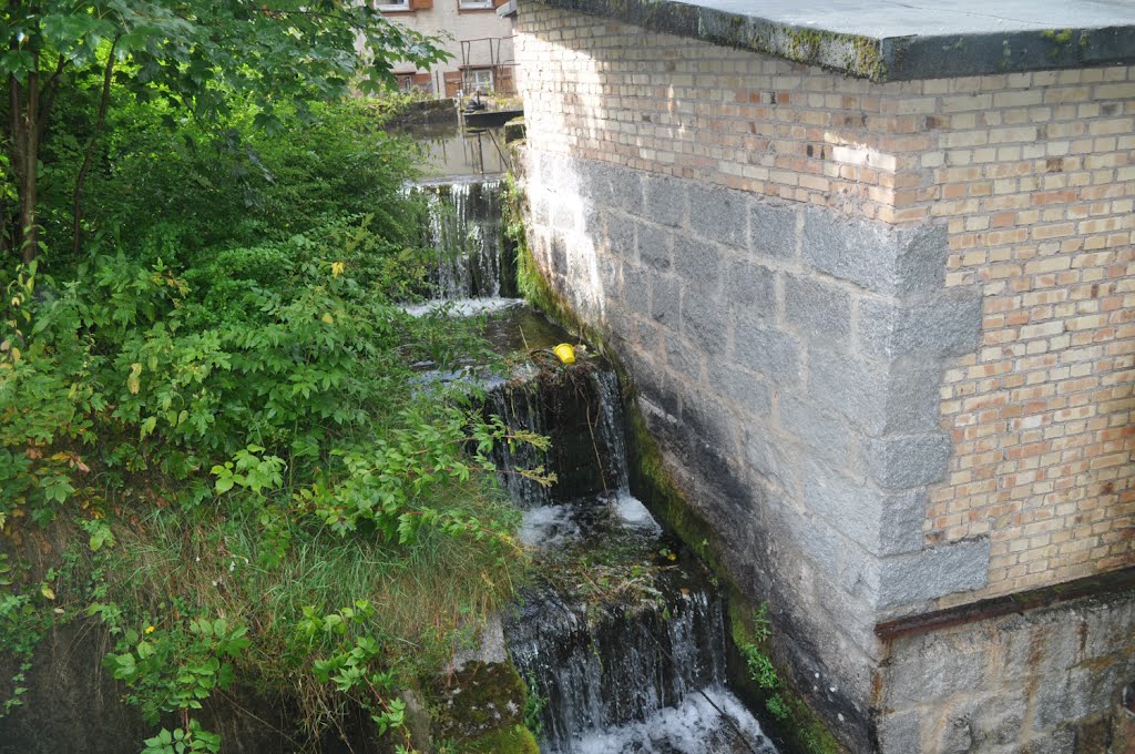 Wassertreppe bei der ehemaligen Tuchfabrik Hoyler in Christophstal von Siegfried Kremer by Siegfried Kremer Philippsburg